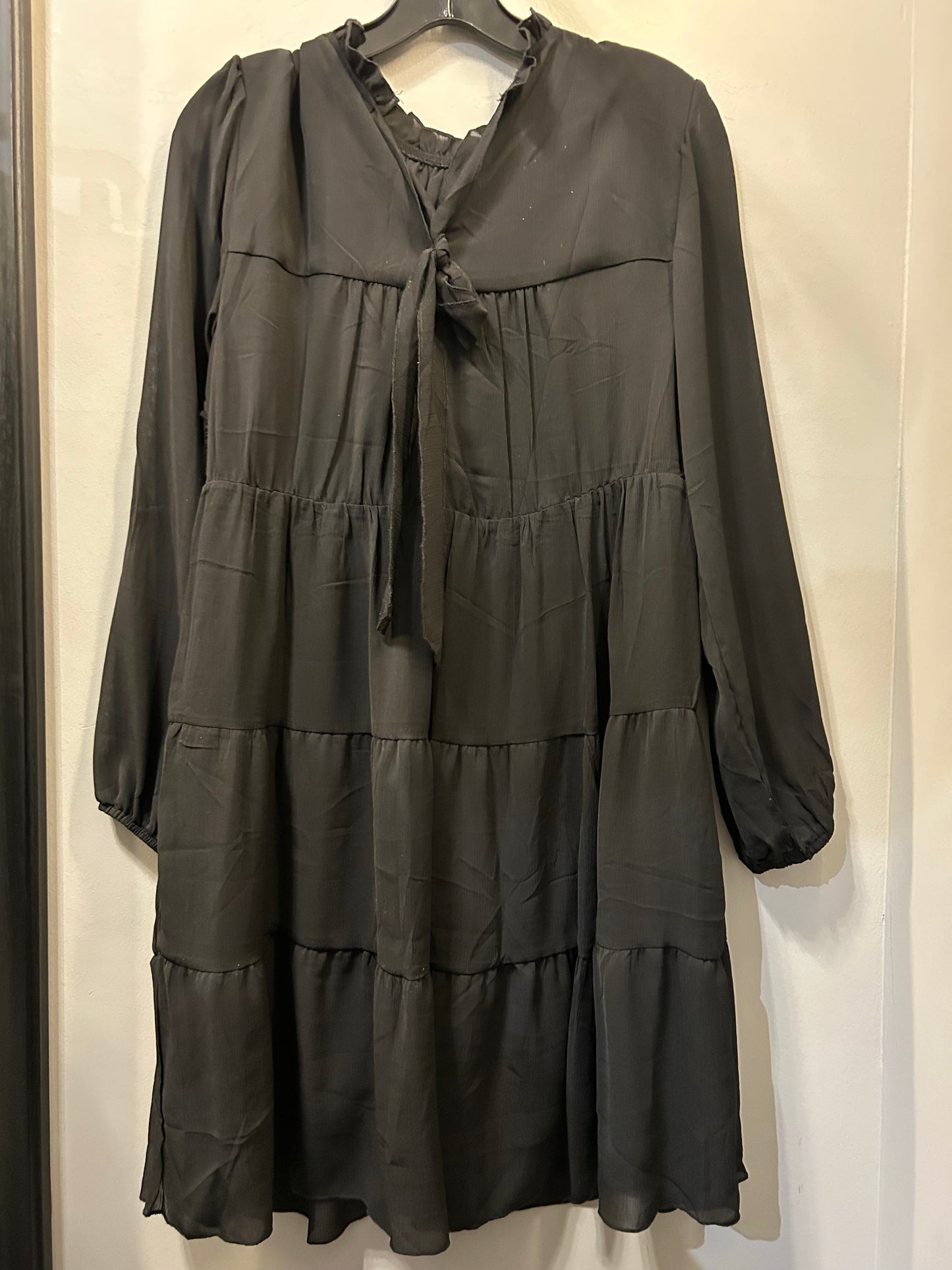 Dress Casual Short By Clothes Mentor In Black, Size: M