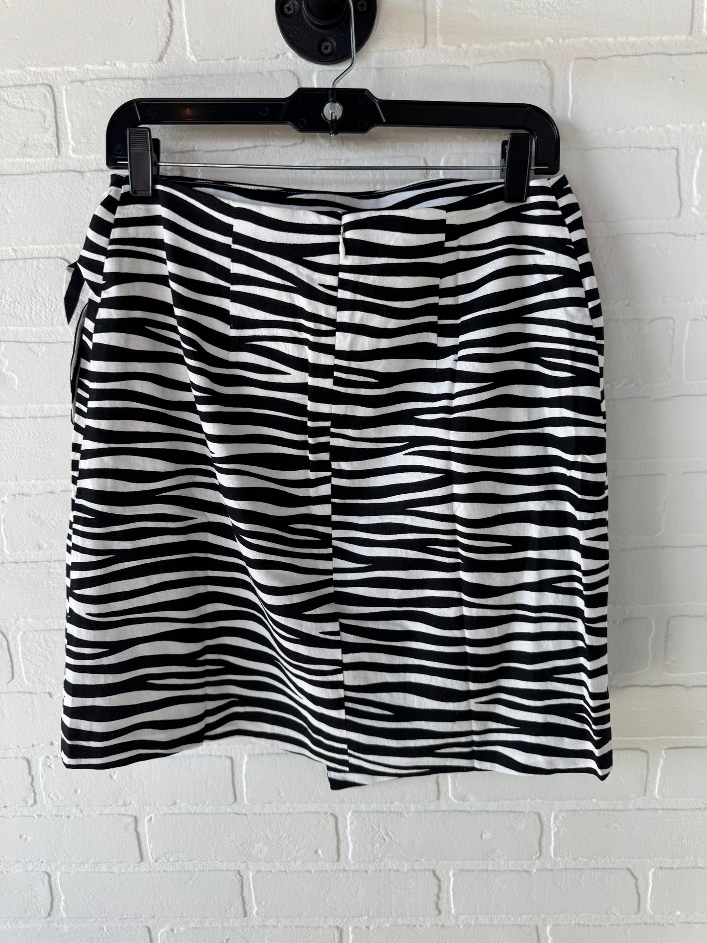 Skirt Mini & Short By Ann Taylor In Black & White, Size: 6