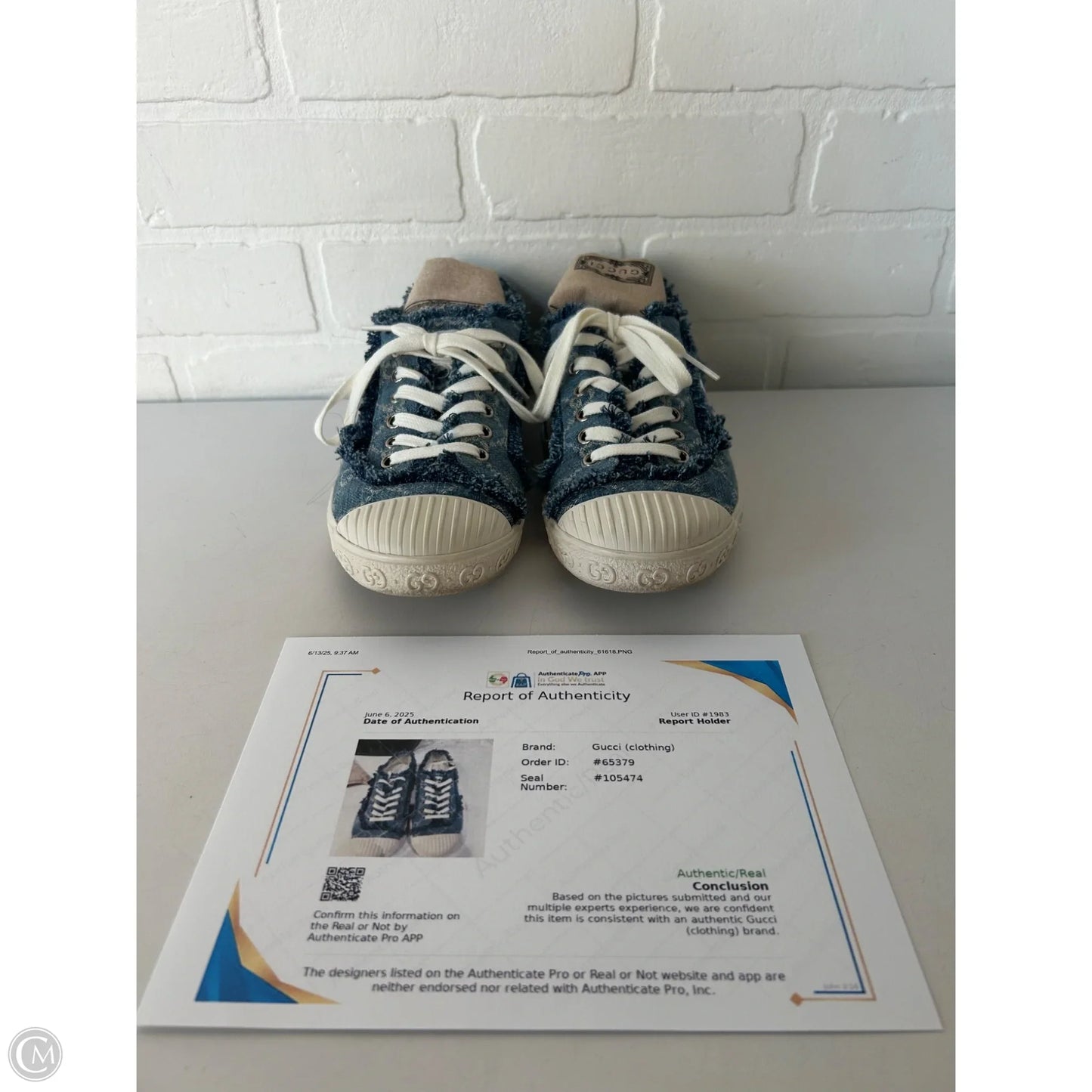 Shoes Luxury Designer By Gucci In Blue Denim, Size: 7.5