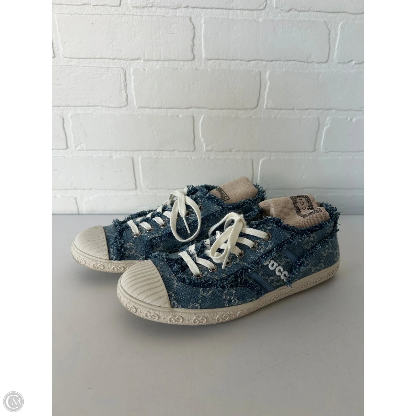 Shoes Luxury Designer By Gucci In Blue Denim, Size: 7.5