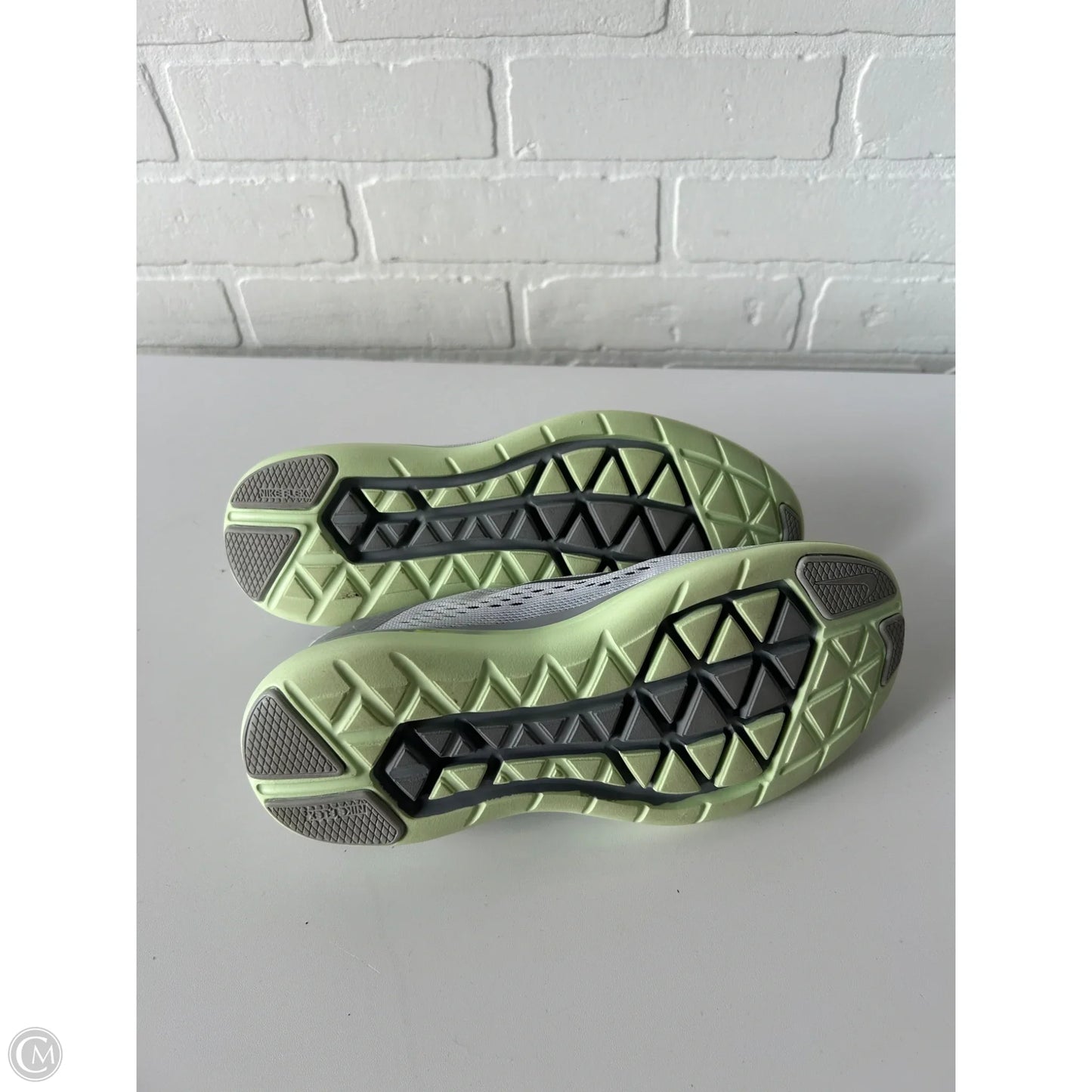 Shoes Athletic By Nike In Grey, Size: 8