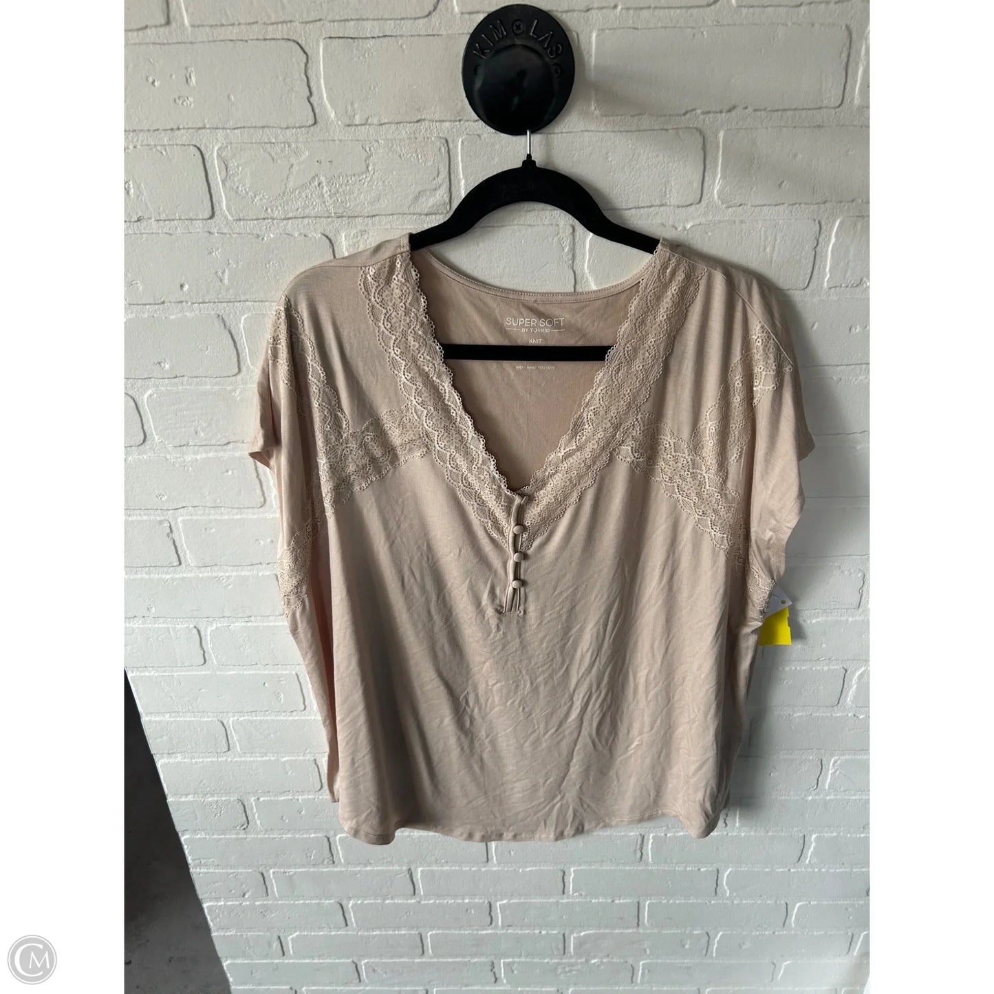 Top Short Sleeve By Torrid In Beige, Size: L