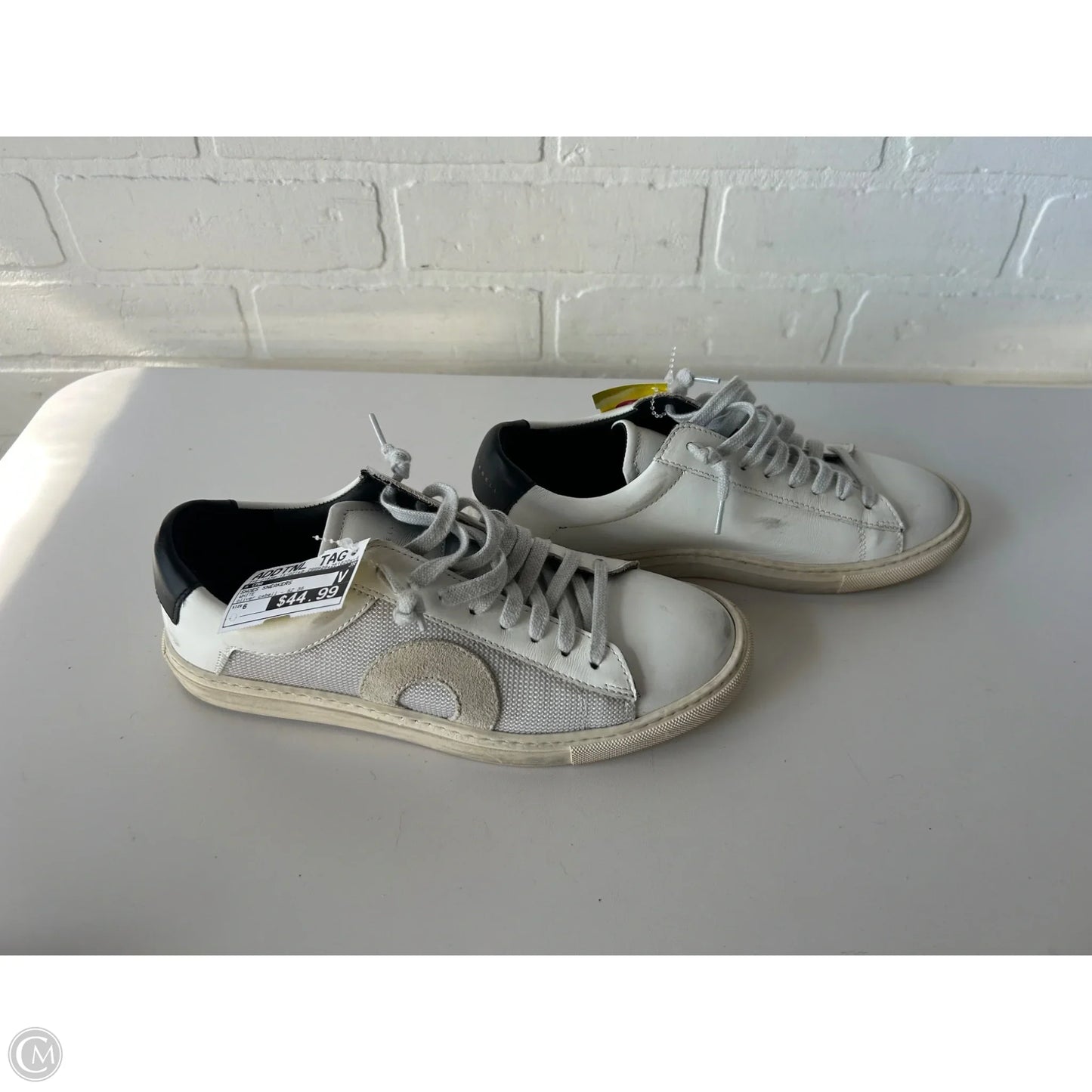 Shoes Sneakers By Cma In White, Size: 6