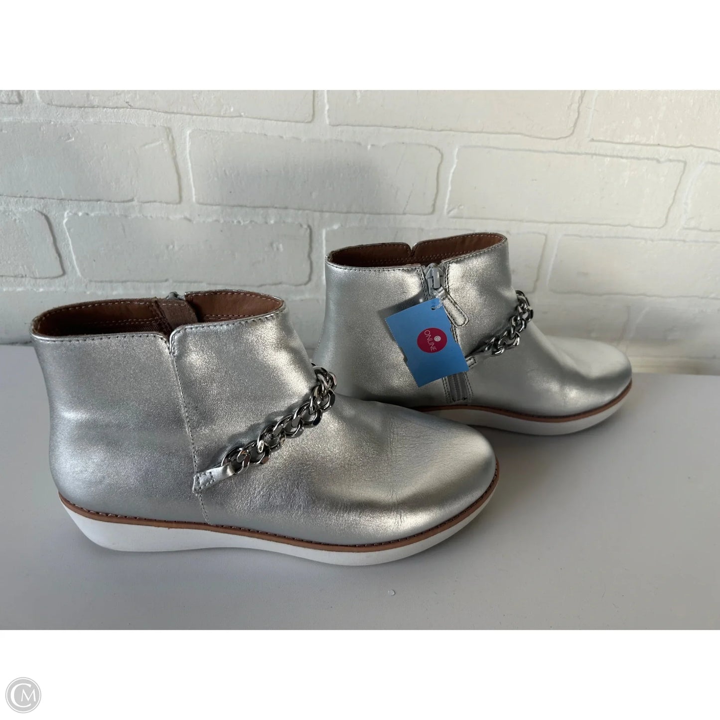 Boots Ankle Flats By Fitflop In Silver, Size: 7