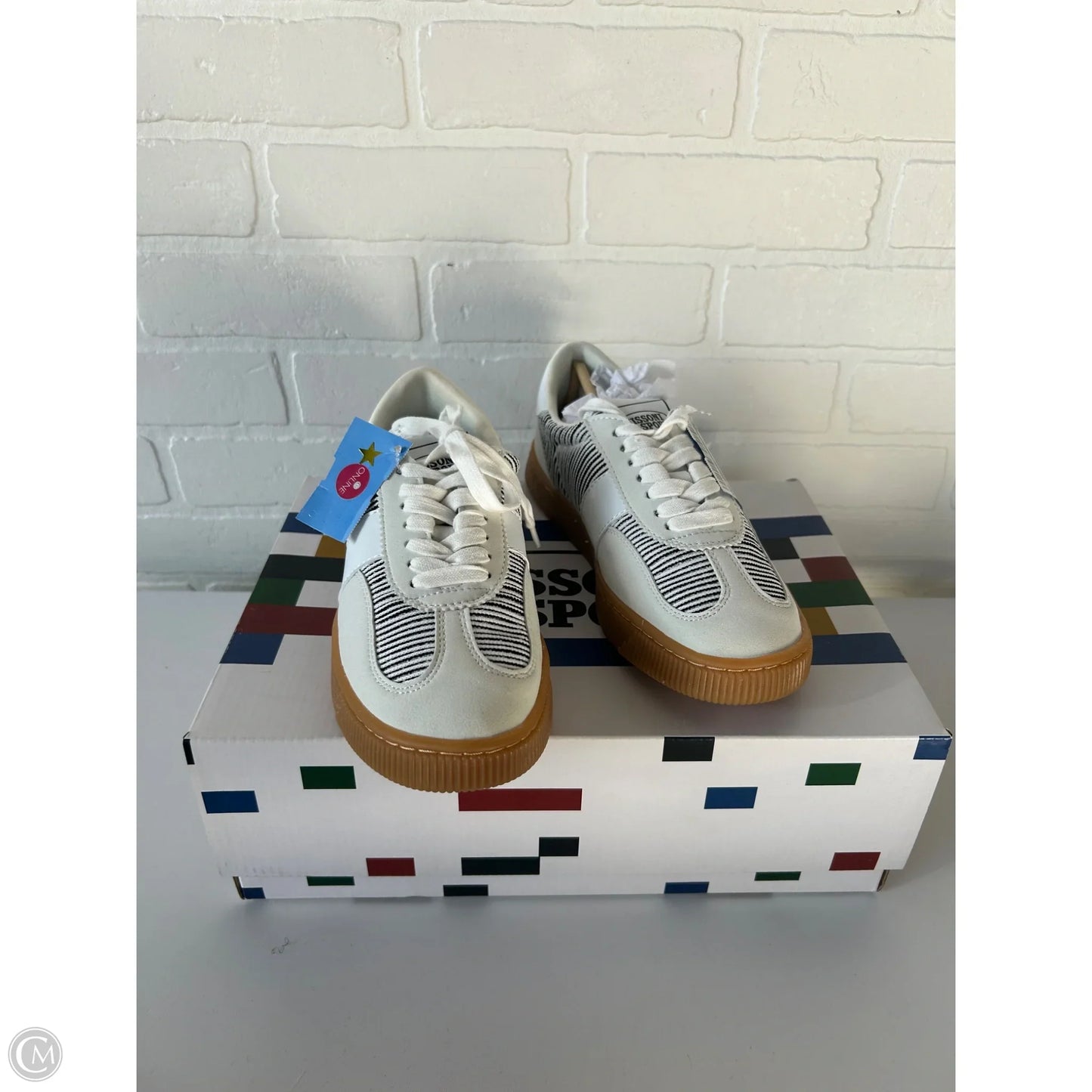 Shoes Sneakers By Cma In Grey & White, Size: 7