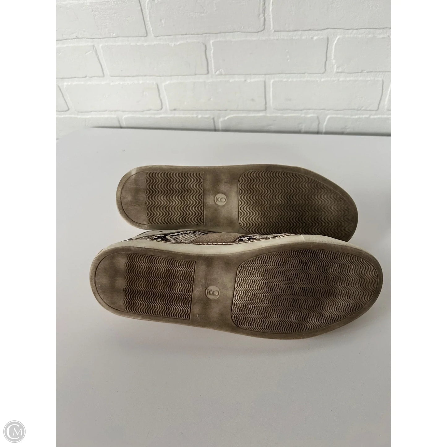 Shoes Sneakers By Crown Vintage In Tan & White, Size: 9