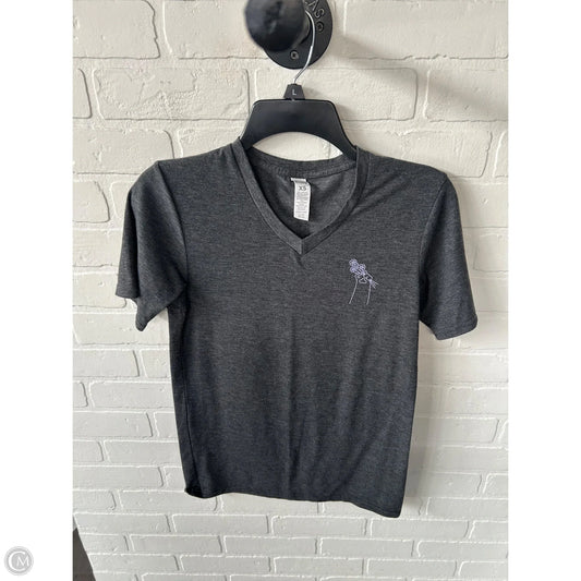 Top Short Sleeve Basic By Clothes Mentor In Grey, Size: Xs