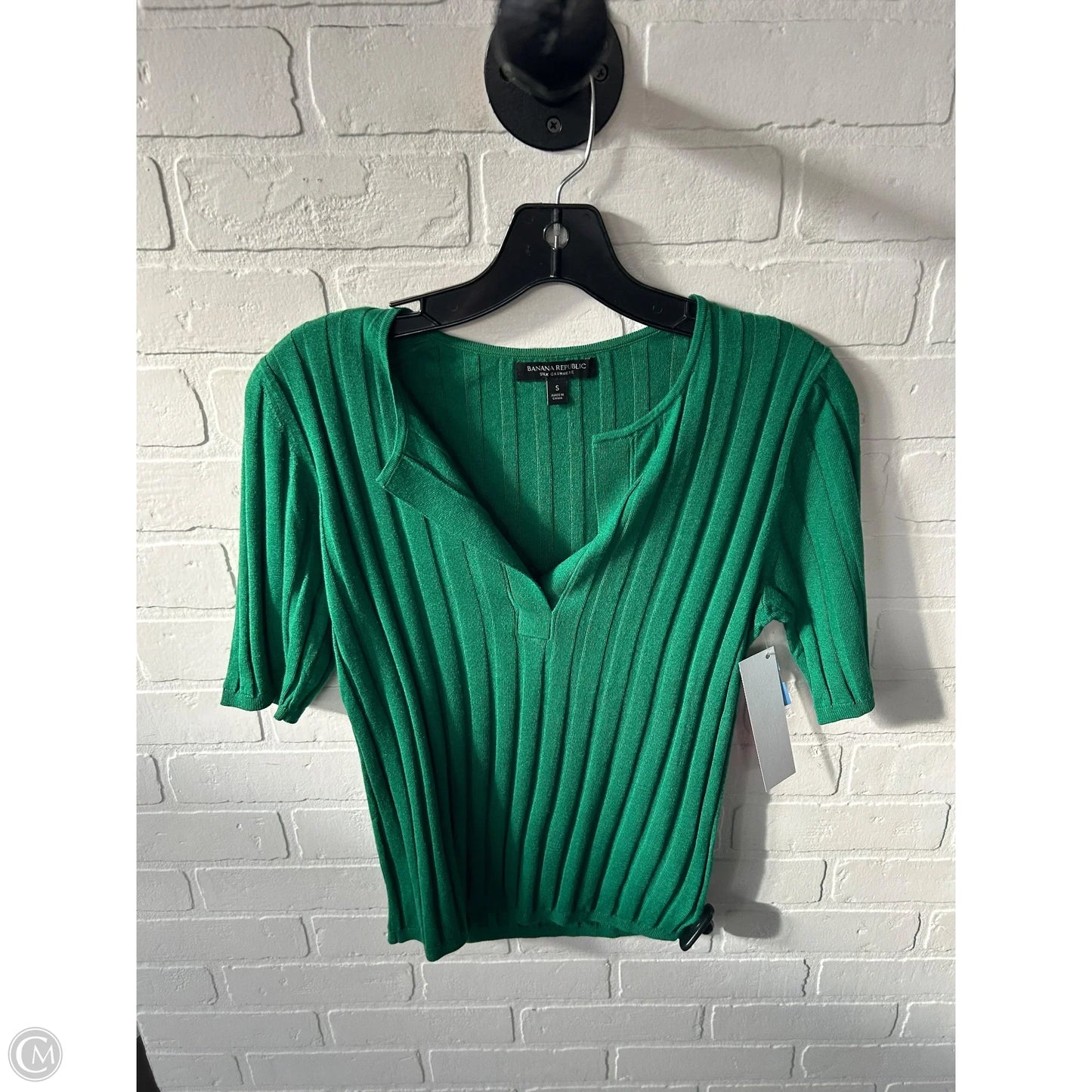 Top Short Sleeve By Banana Republic In Green, Size: S