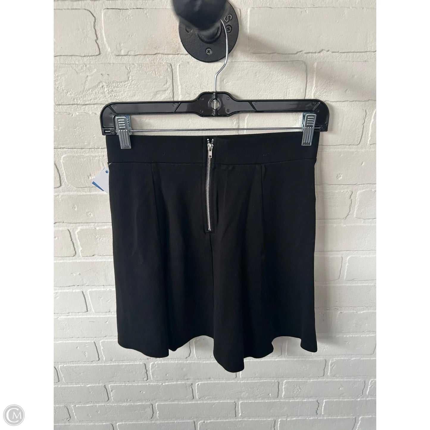 Skirt Mini & Short By Divided In Black, Size: 4