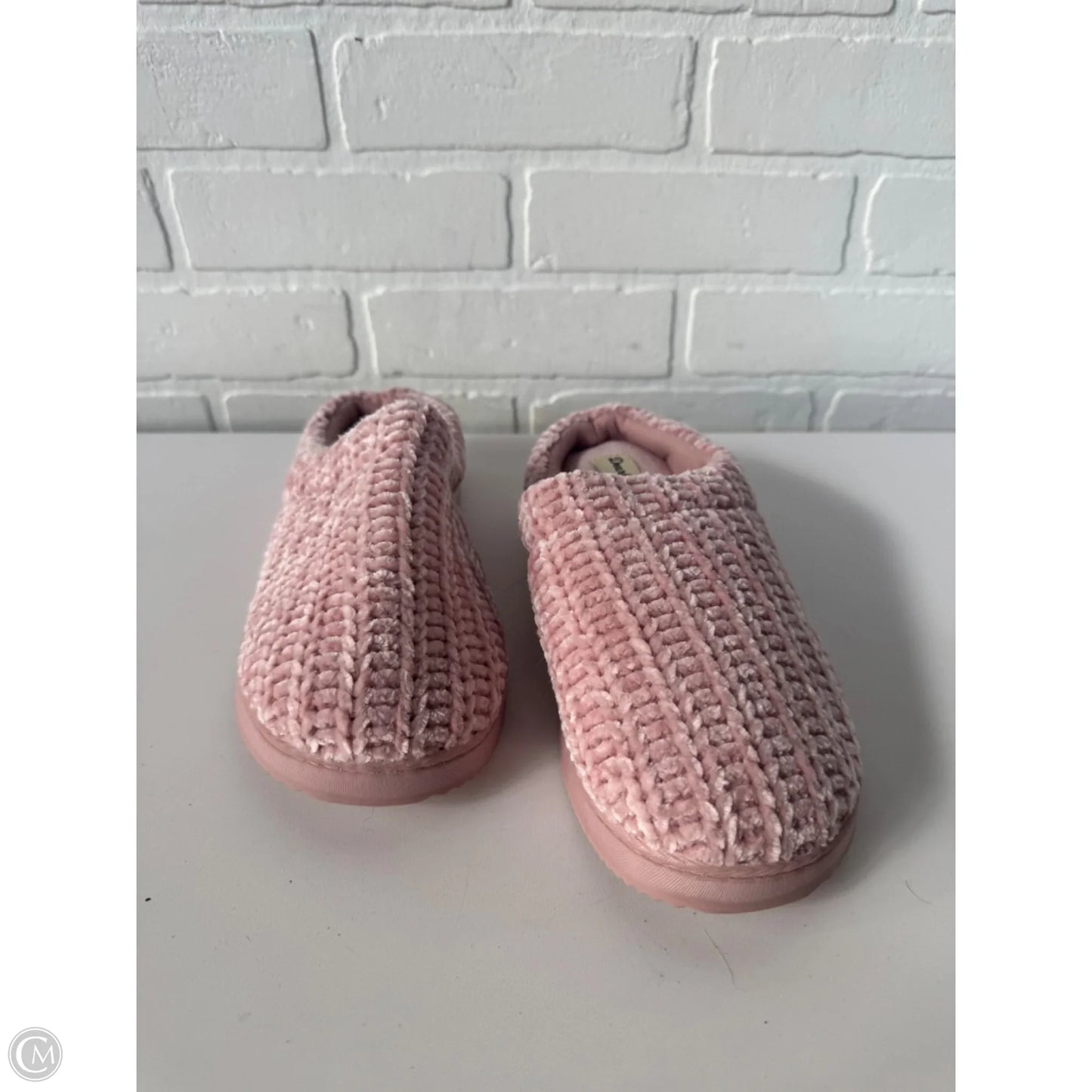 Slippers By Clothes Mentor In Pink, Size: 7