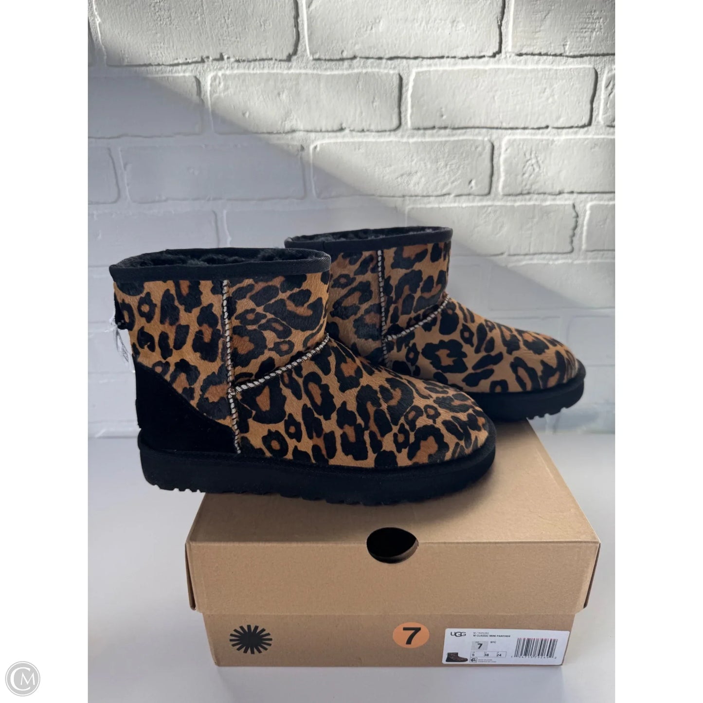 Boots Designer By Ugg In Black & Tan, Size: 7