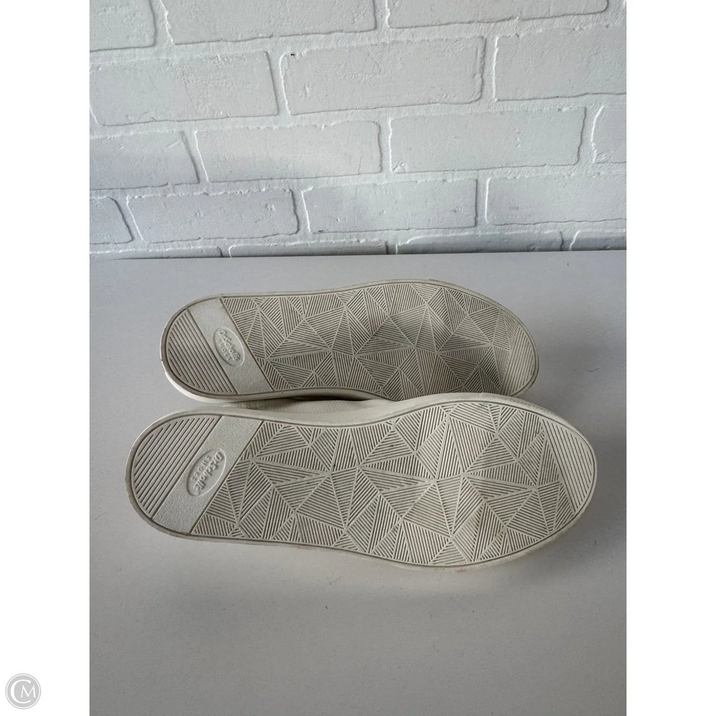 Shoes Sneakers By Dr Scholls In White, Size: 9