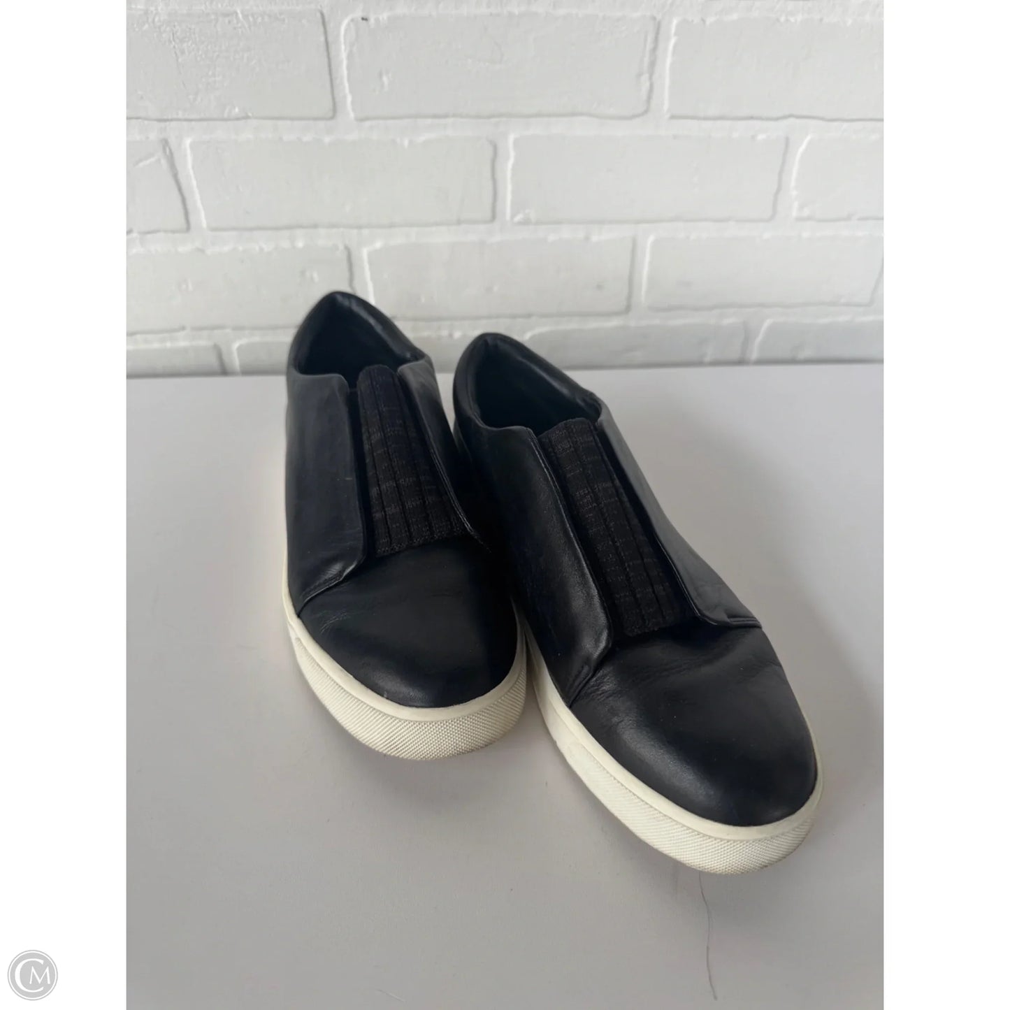 Shoes Flats By Vince In Black, Size: 7