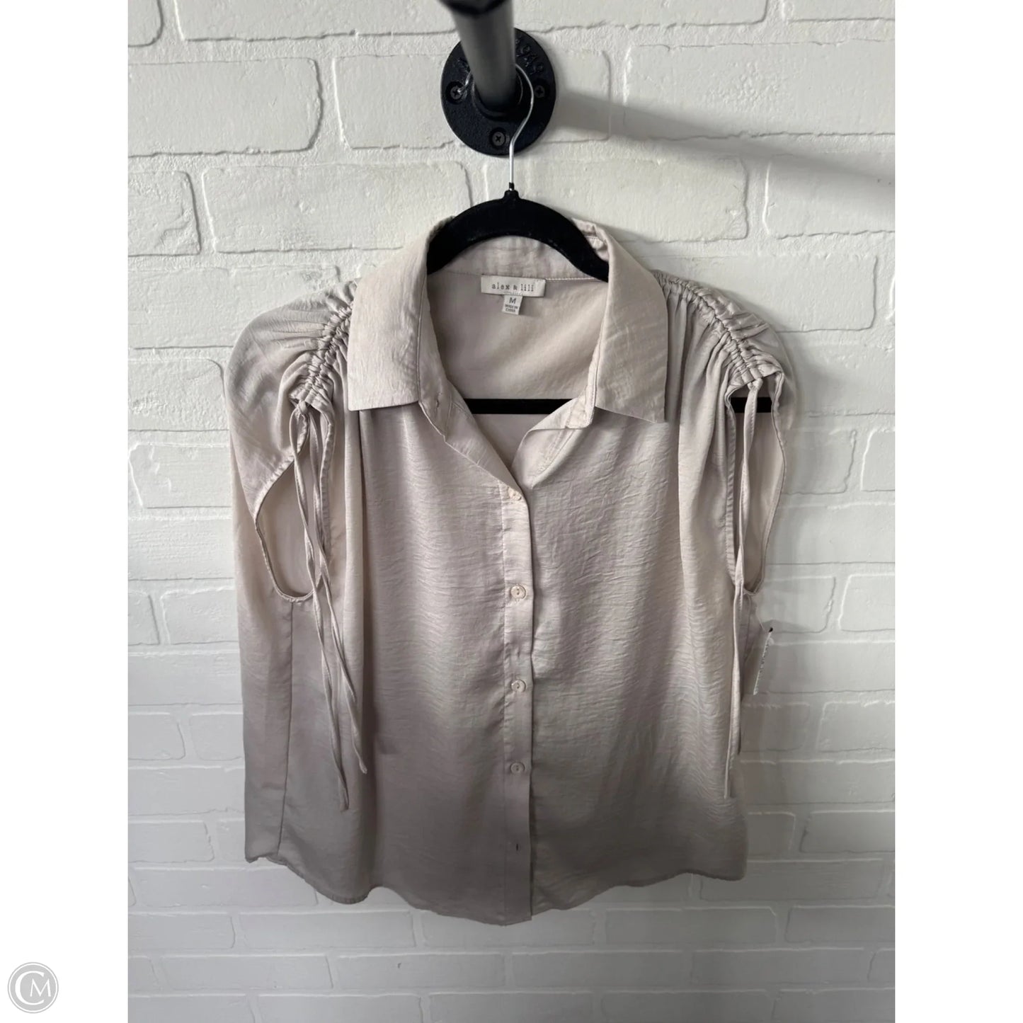 Top Sleeveless By Clothes Mentor In Beige, Size: M