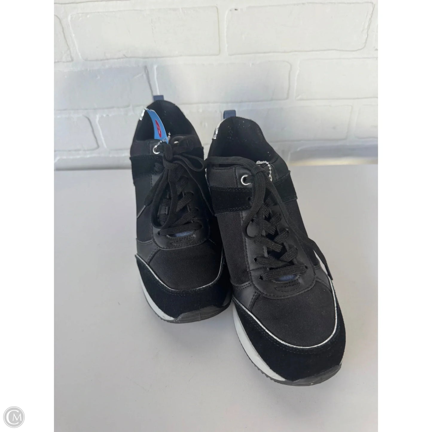 Shoes Sneakers By Skechers In Black & Blue, Size: 6.5