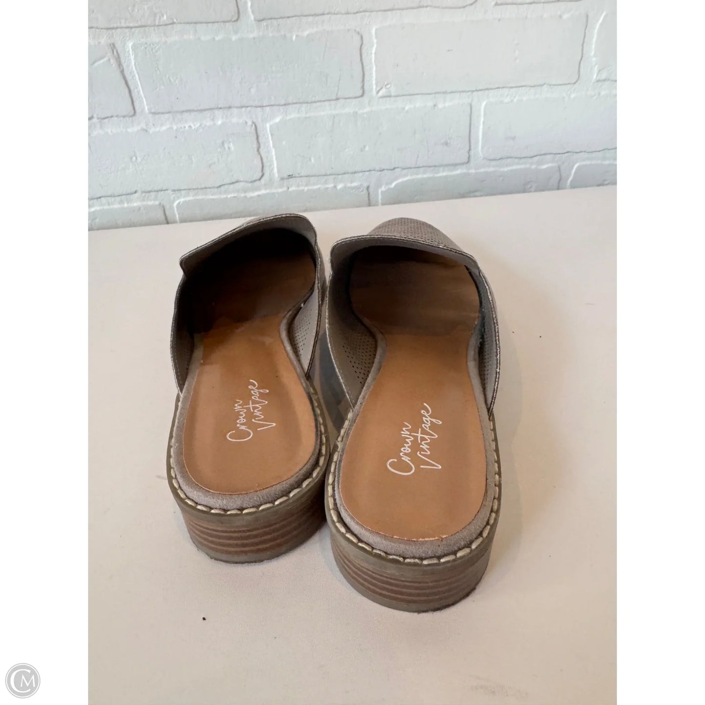 Shoes Flats By Crown Vintage In Brown, Size: 8.5