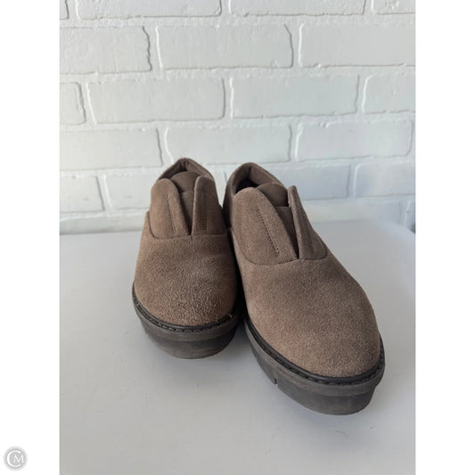 Shoes Flats By Clarks In Brown, Size: 9