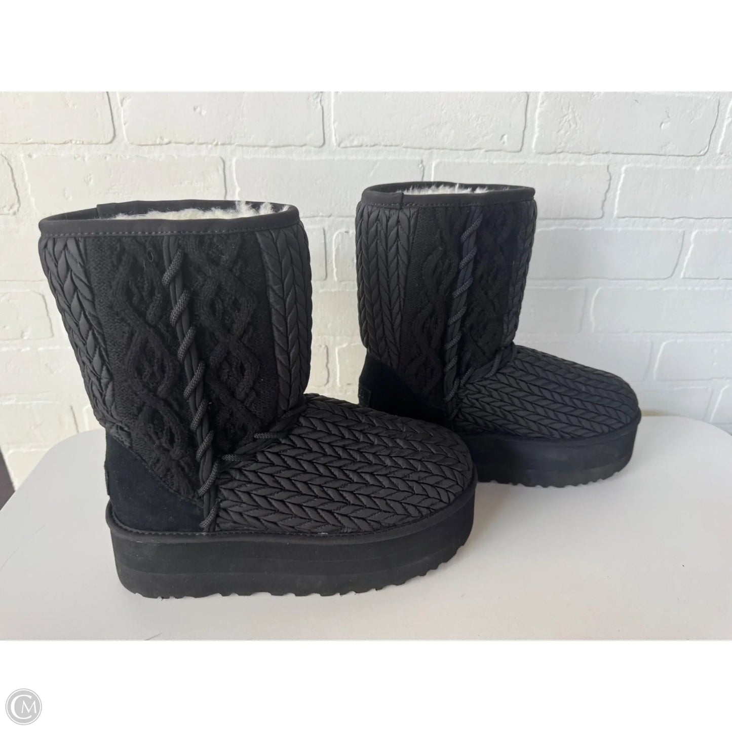 Boots Designer By Ugg In Black, Size: 9