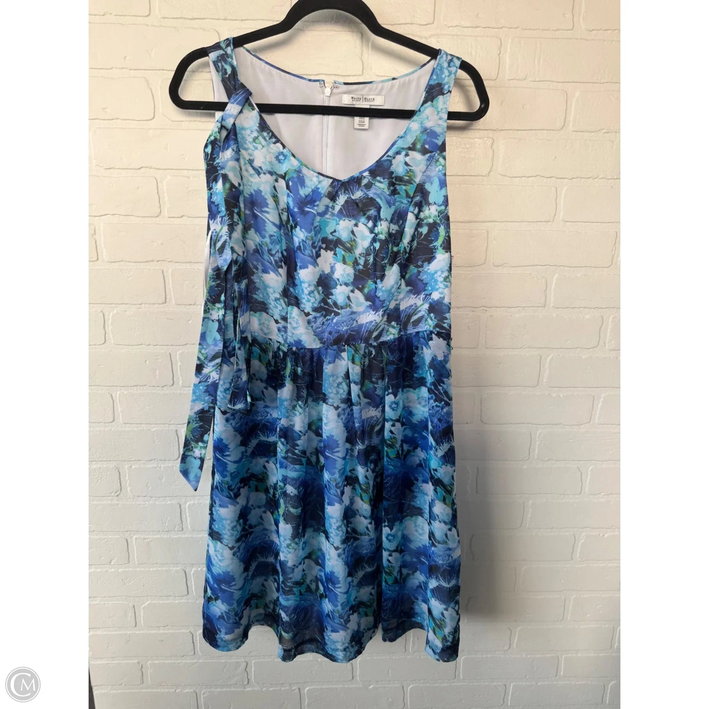 Dress Casual Short By White House Black Market In Blue & White, Size: M