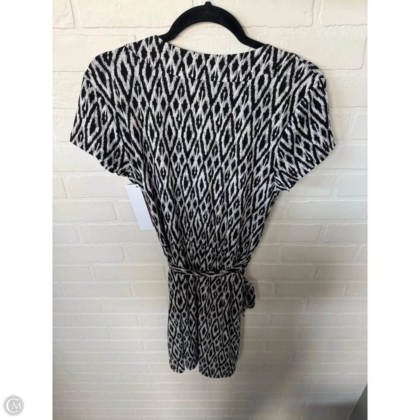 Dress Casual Short By Banana Republic In Black & White, Size: M
