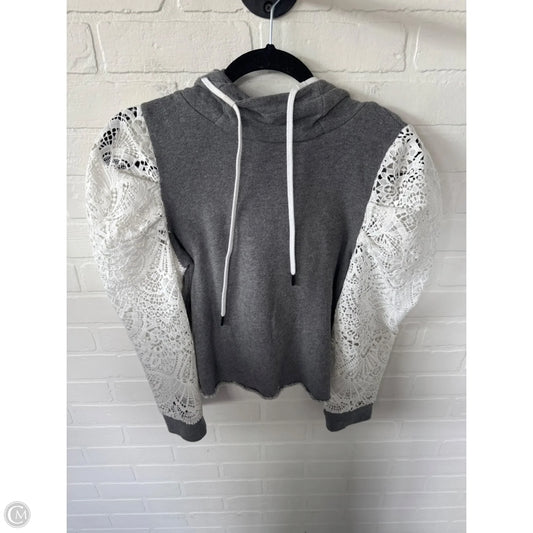 Top Long Sleeve Designer By Alice + Olivia In Grey & White, Size: Xs