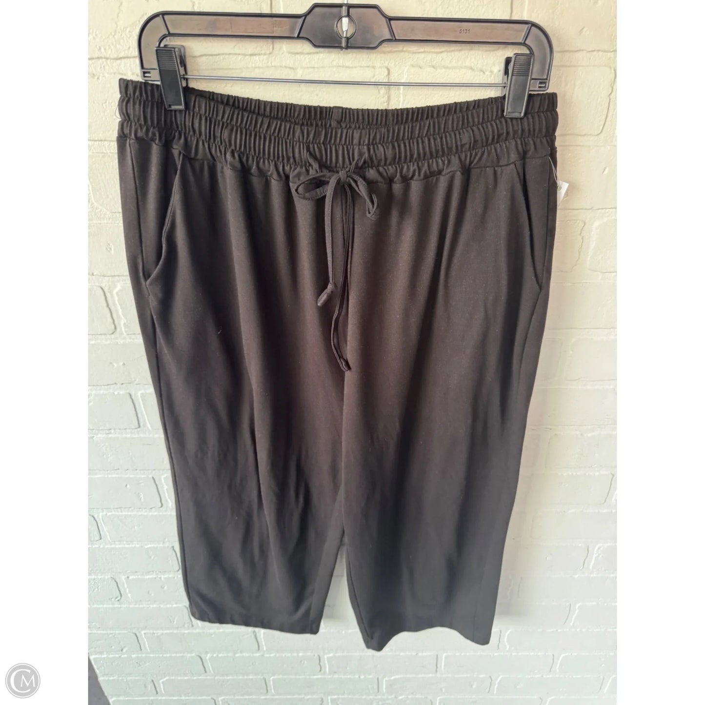 Capris By Clothes Mentor In Black, Size: 16
