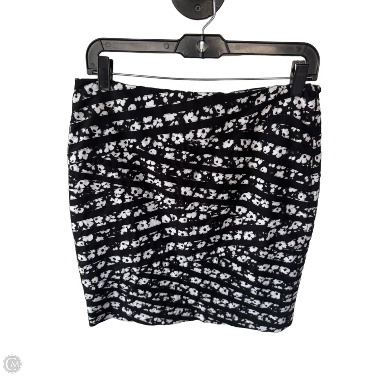 Skirt Mini & Short By White House Black Market In Black & White, Size: 6