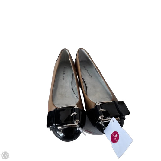 Shoes Flats By Bandolino In Black & Tan, Size: 8