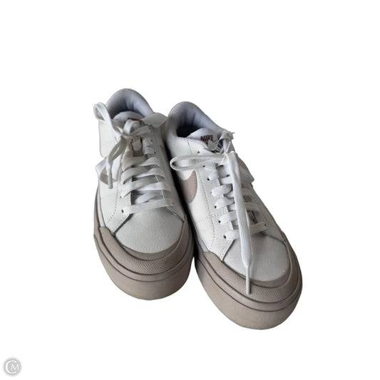 Shoes Sneakers By Nike In Grey & White, Size: 7