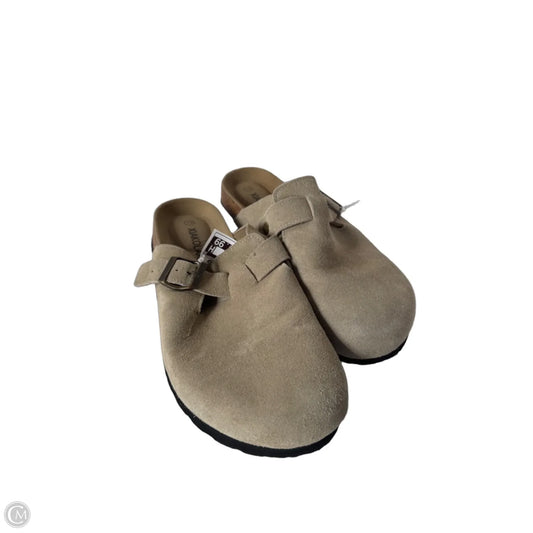 Shoes Flats By Clothes Mentor In Tan, Size: 10