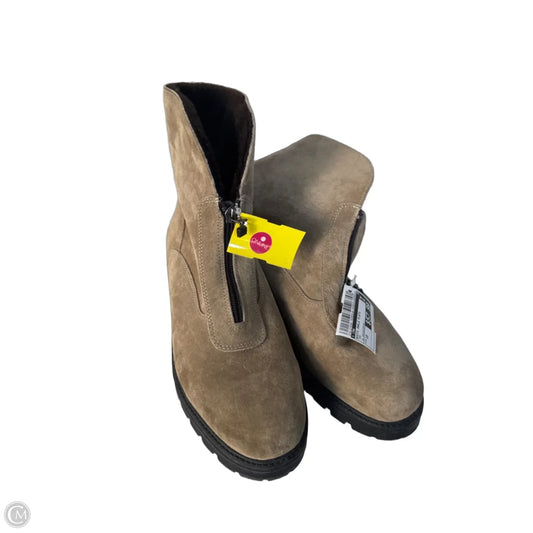 Boots Ankle Flats By Cma In Tan, Size: 10