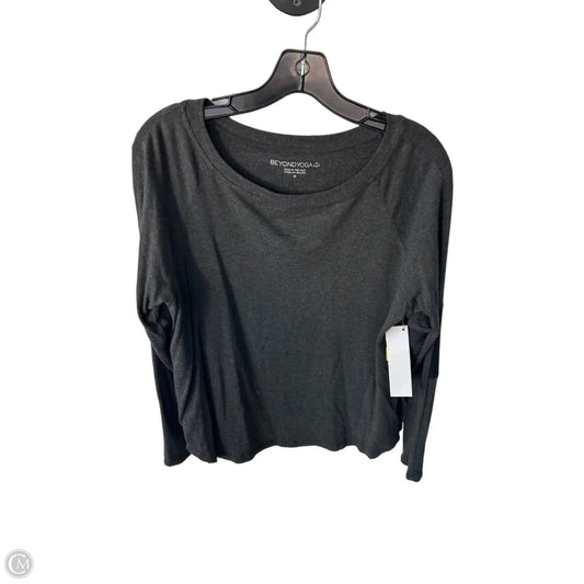 Athletic Top Long Sleeve Crewneck By Beyond Yoga In Grey, Size: M