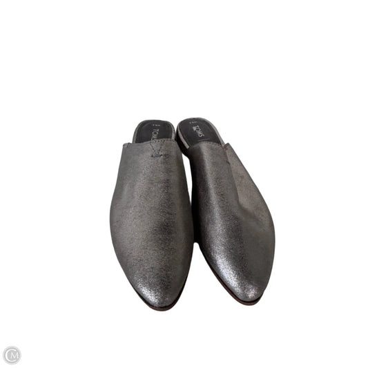 Shoes Flats By Toms In Silver, Size: 8.5