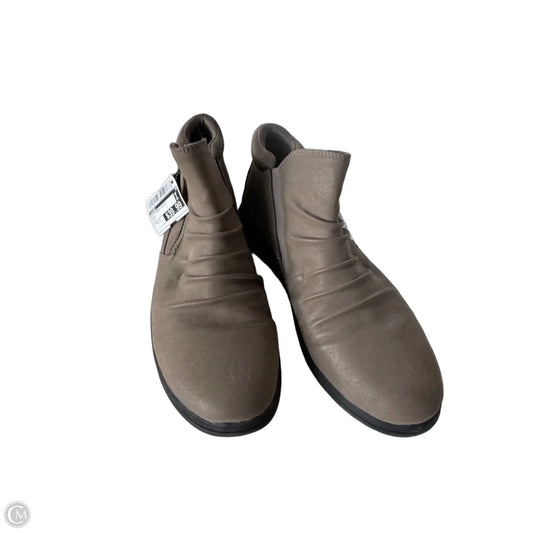 Boots Ankle Flats By Clarks In Brown, Size: 9.5