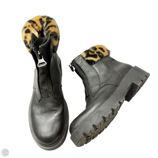 Boots Designer By Ugg In Black, Size: 8.5