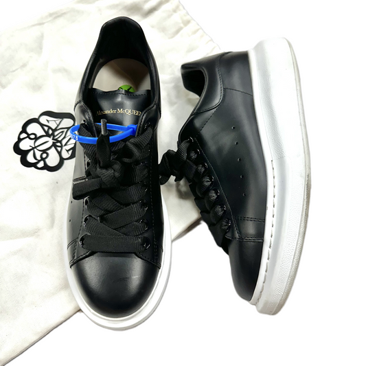 Black & White Shoes Luxury Designer By Alexander Mcqueen, Size: 8.5