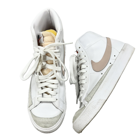 Shoes Sneakers By Nike In White, Size: 7