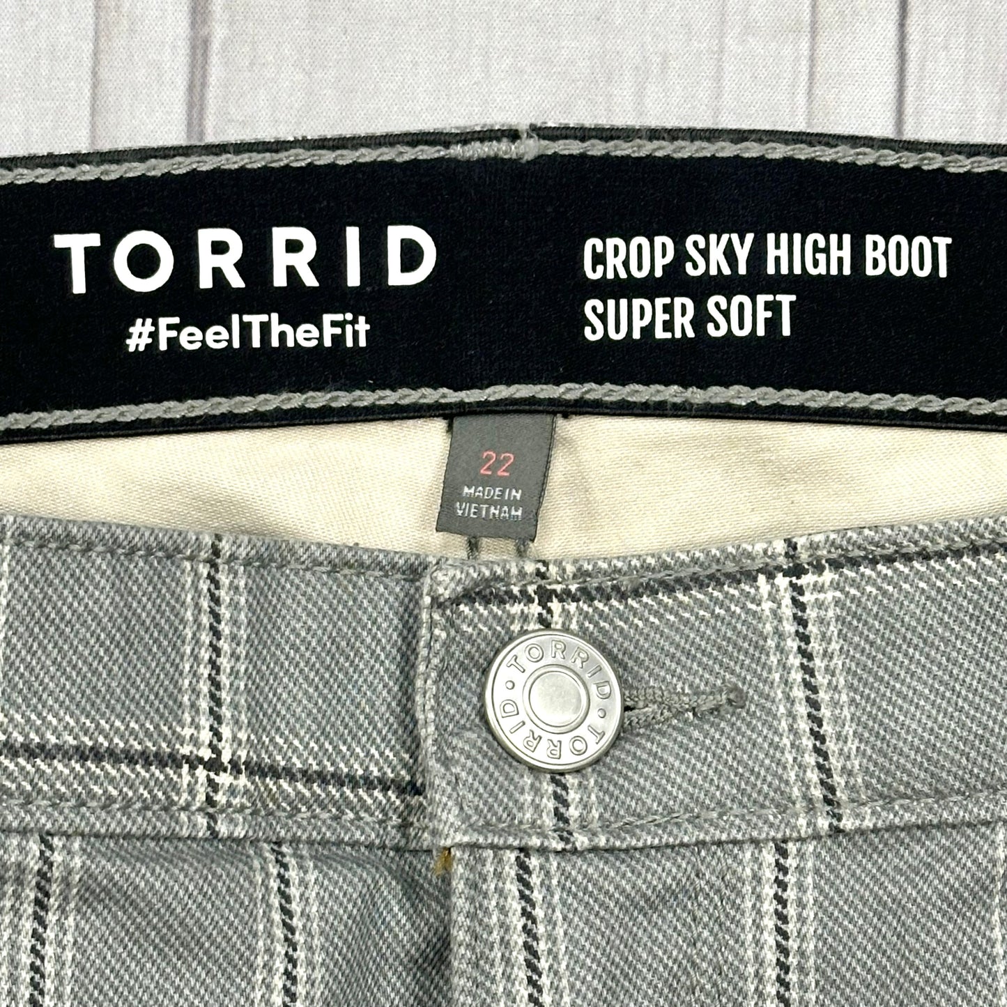 Pants Cropped By Torrid In Checkered Pattern, Size: 22