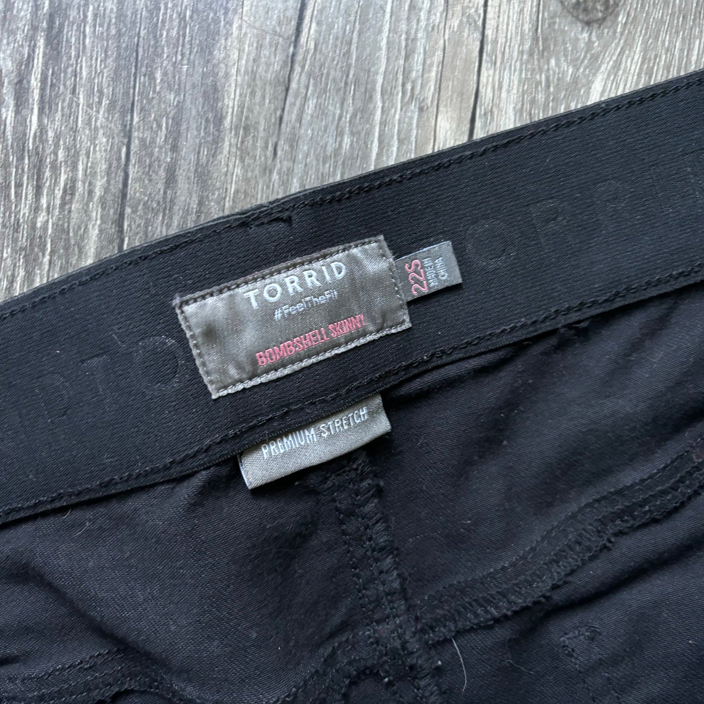 Jeans Skinny By Torrid In Black Denim, Size: 22