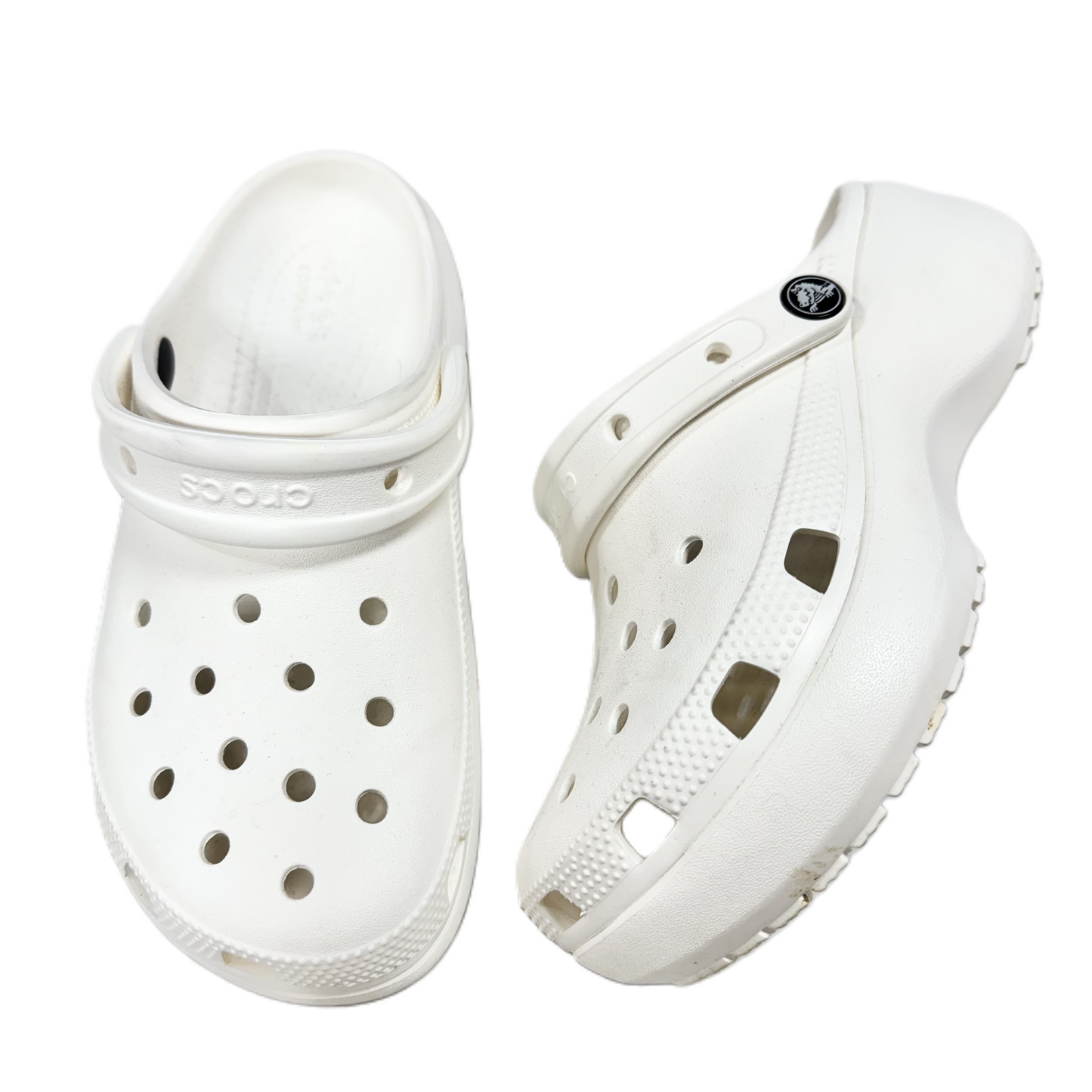 Shoes Flats By Crocs In White, Size: 6