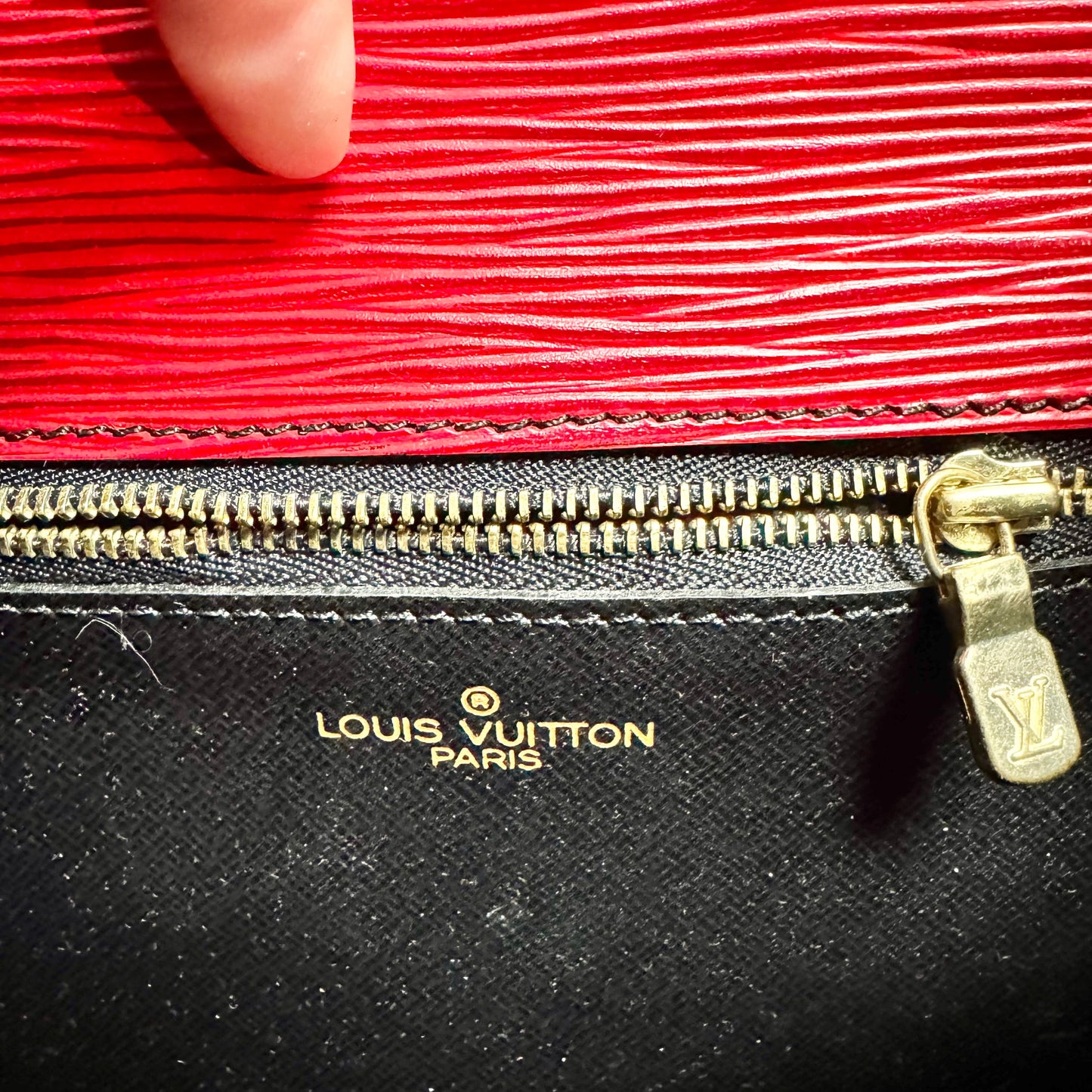 Crossbody Luxury Designer By Louis Vuitton, Size: Small