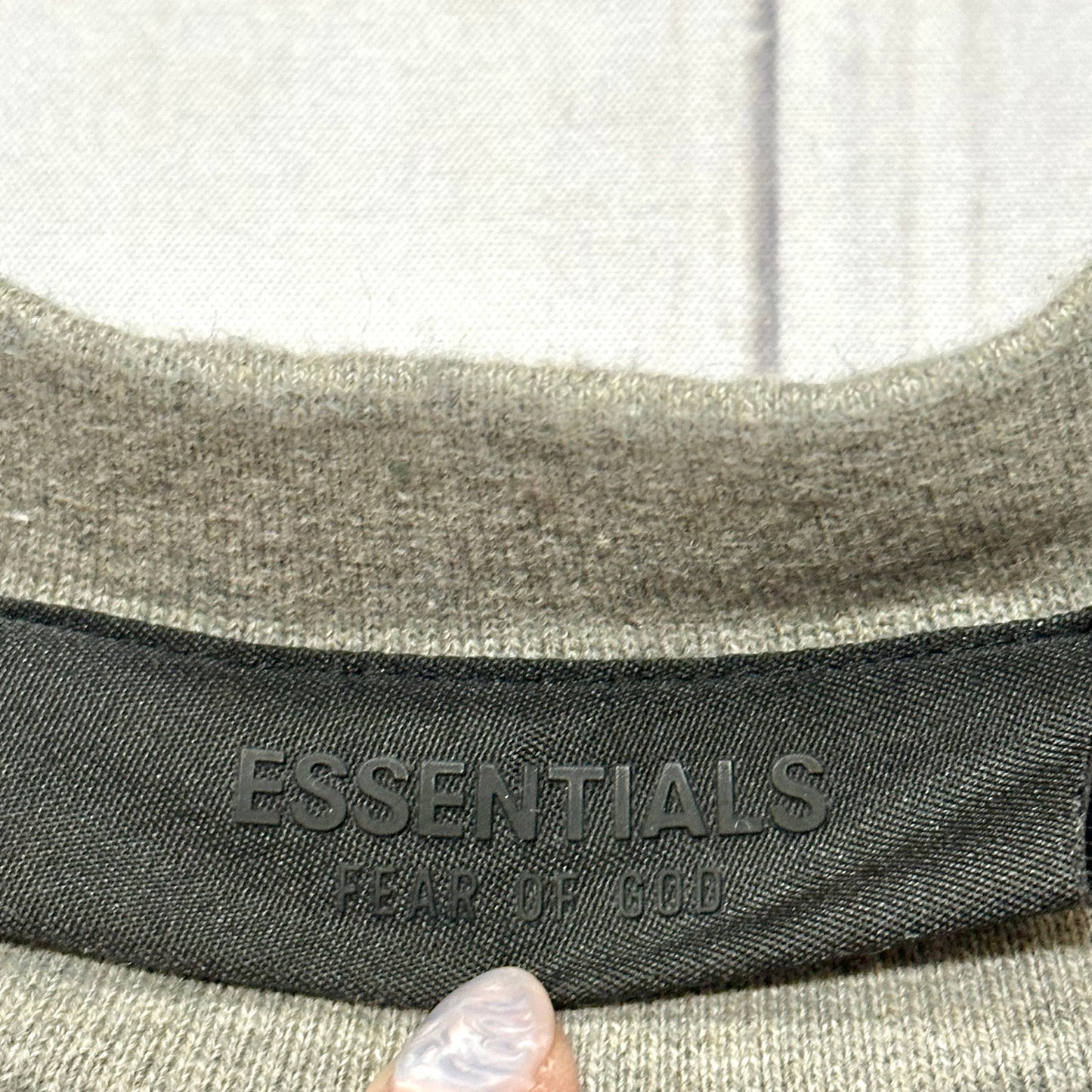 Top Short Sleeve By Essentials In Grey, Size: L