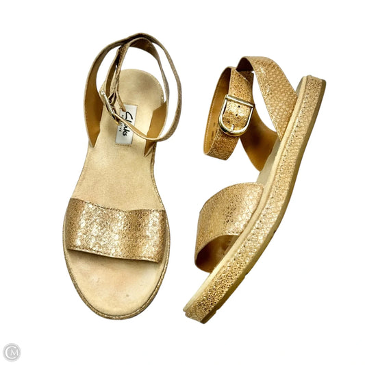 Sandals Flats By Clarks In Gold, Size: 7
