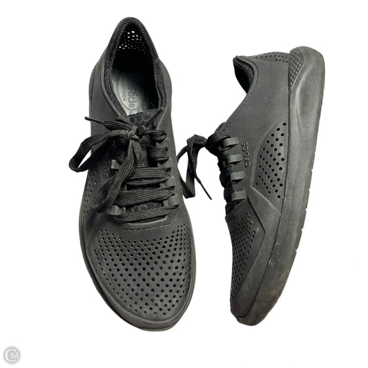 Shoes Sneakers By Crocs In Black, Size: 9