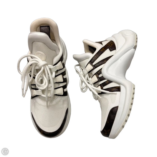 Shoes Luxury Designer By Louis Vuitton In Brown & White, Size: 7.5