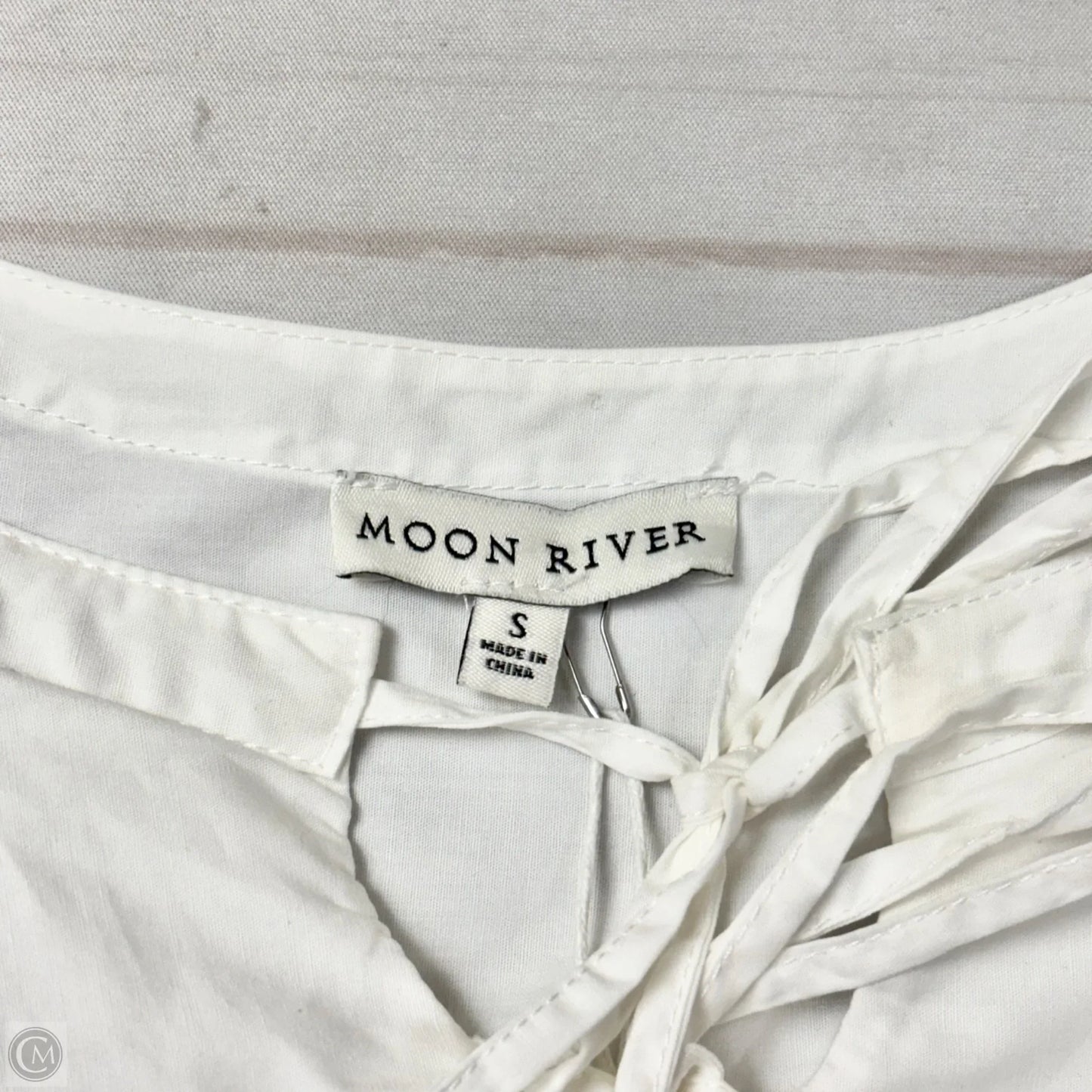 Top Short Sleeve By Moon River In White, Size: S
