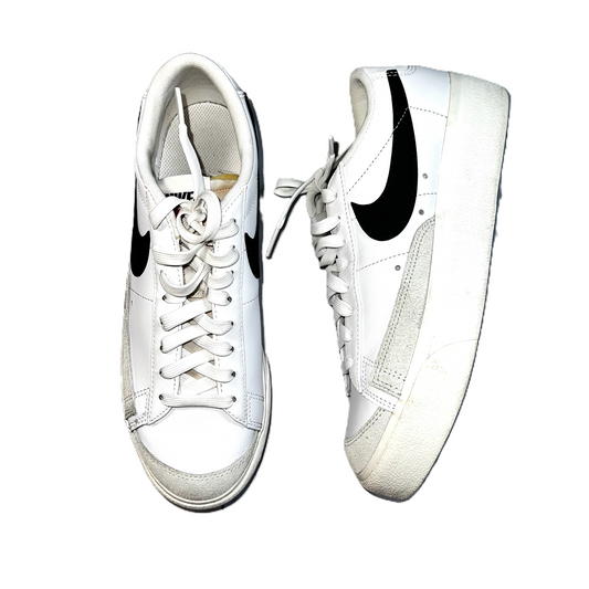 Shoes Sneakers By Nike In White, Size: 9