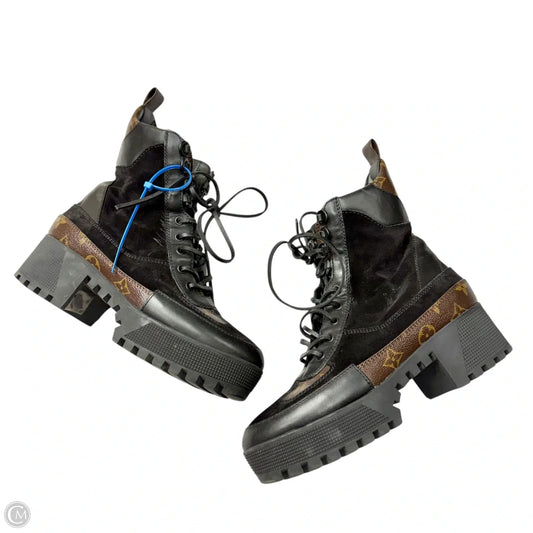 Boots Luxury Designer By Louis Vuitton In Black & Brown, Size: 8