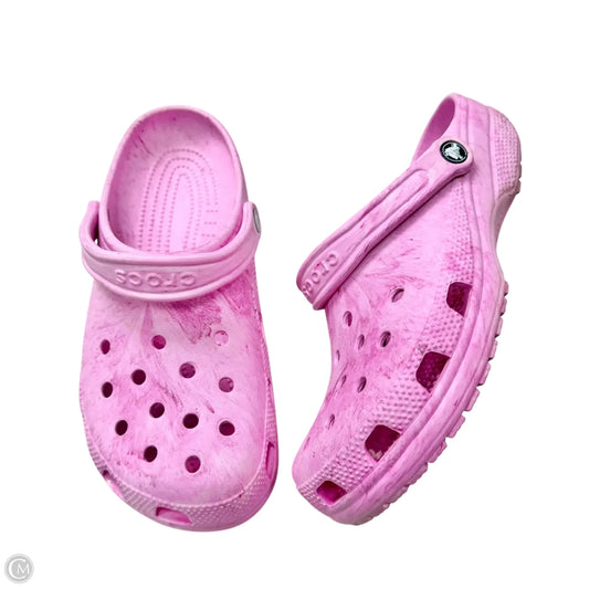 Shoes Flats By Crocs In Pink, Size: 11