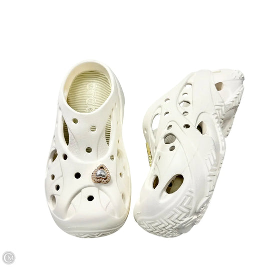 Shoes Heels Platform By Crocs In White, Size: 9